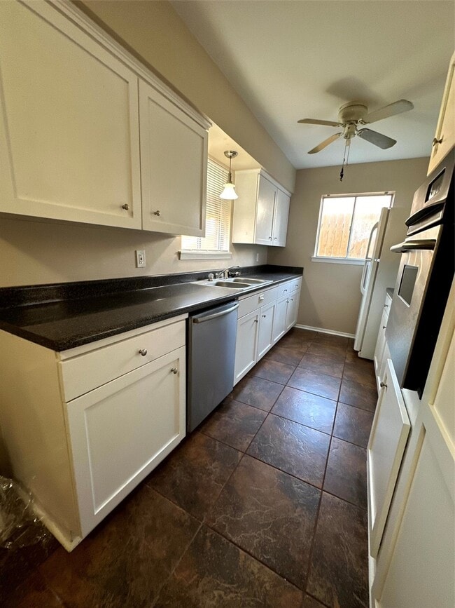 1520 Highland Dr in Alvin, TX - Building Photo - Building Photo