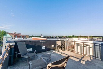 Tenth & College Village in Bloomington, IN - Foto de edificio - Building Photo