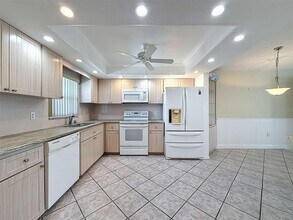 4550 Cove Cir in St. Petersburg, FL - Building Photo - Building Photo