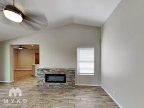 2217 N 87th Dr in Phoenix, AZ - Foto de edificio - Building Photo