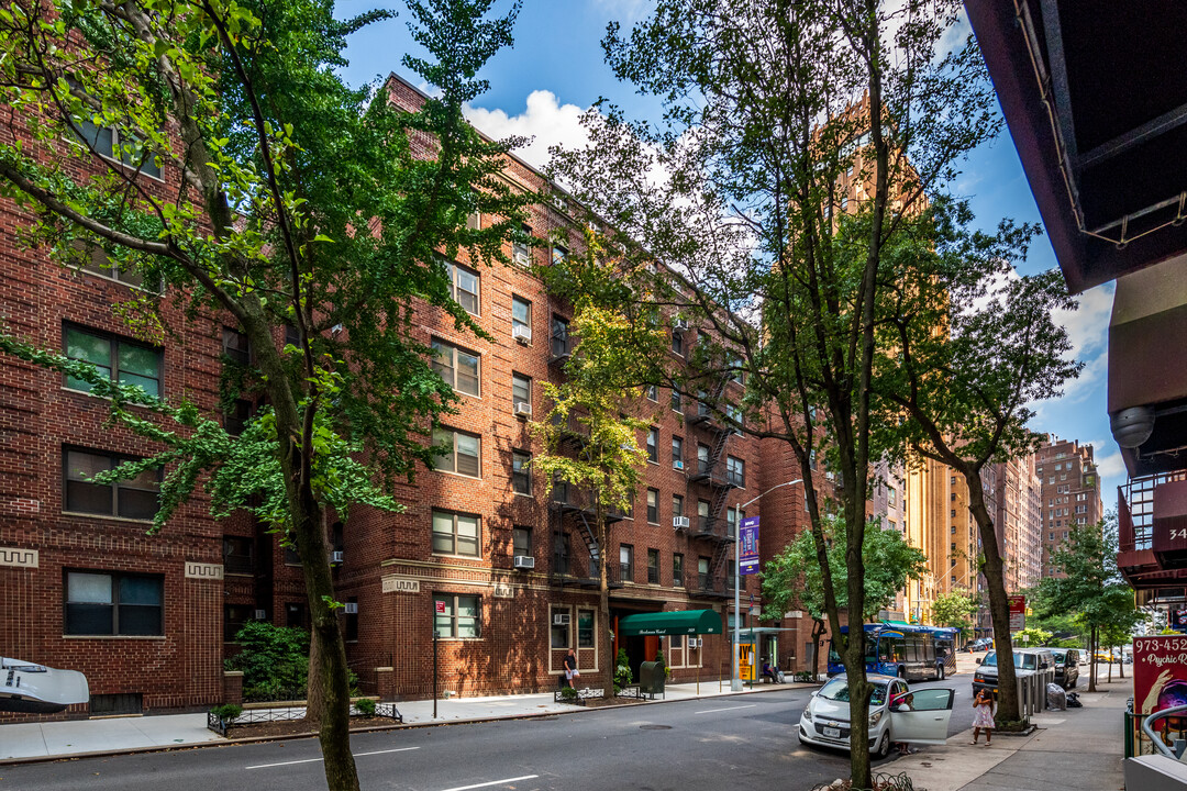 Beekman Court in New York, NY - Building Photo