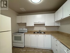 64 Windward St in St Catharines, ON - Building Photo - Building Photo