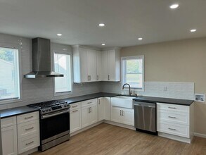 8-01 Fern St in Fair Lawn, NJ - Building Photo - Building Photo
