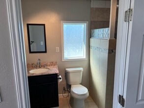 1018 Chicago Blvd, Unit 2 in San Antonio, TX - Foto de edificio - Building Photo