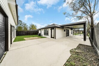 7647 Greendowns St in Houston, TX - Building Photo - Building Photo