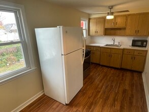 17-35 11th St, Unit 2 in Fair Lawn, NJ - Foto de edificio - Building Photo