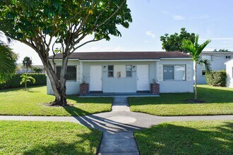 636 Eldron Dr in Miami Springs, FL - Building Photo - Building Photo
