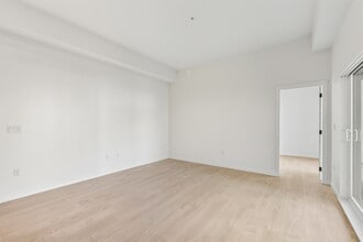 19577-65B 65B Ave in Surrey, BC - Building Photo - Building Photo