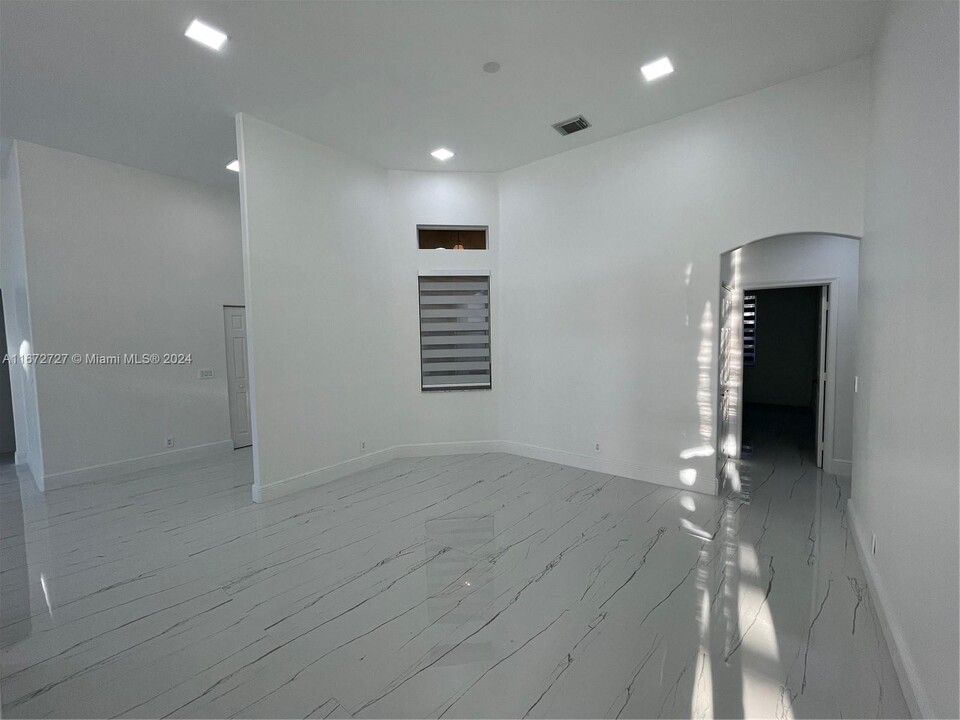 5389 SW 34th Ave in Fort Lauderdale, FL - Building Photo