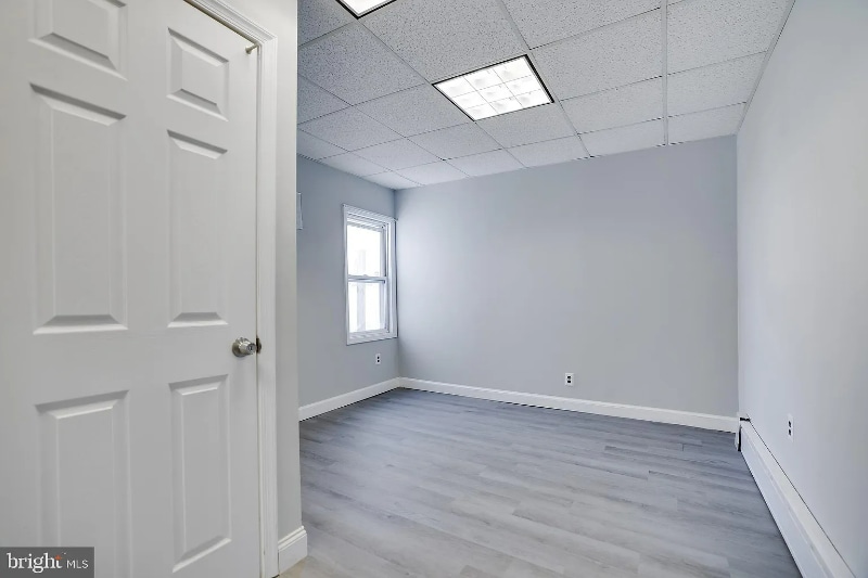10 E Carroll St in St. Clair, PA - Building Photo