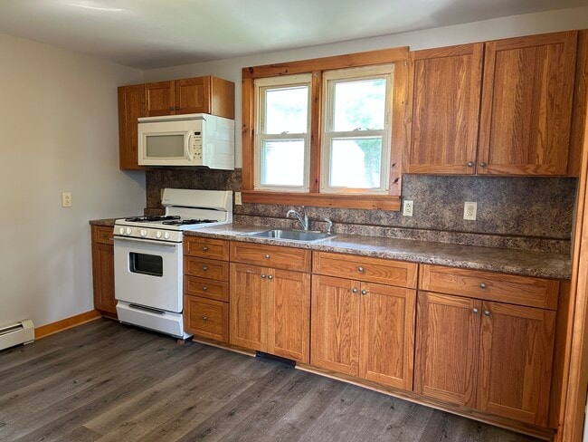 239 N Main St in Norwich, CT - Building Photo - Building Photo