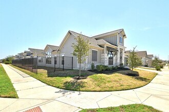 9201 Spire View in Austin, TX - Building Photo - Building Photo