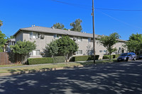 2530 S Street  Apartments in Sacramento, CA - Foto de edificio - Building Photo