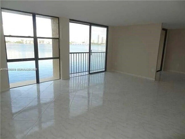17500 N Bay Rd in Sunny Isles Beach, FL - Building Photo - Building Photo