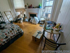 1063 Beacon St in Brookline, MA - Foto de edificio - Building Photo