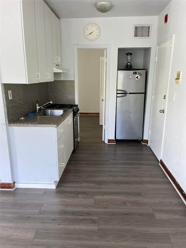 1555 Pennsylvania Ave in Miami Beach, FL - Building Photo - Building Photo