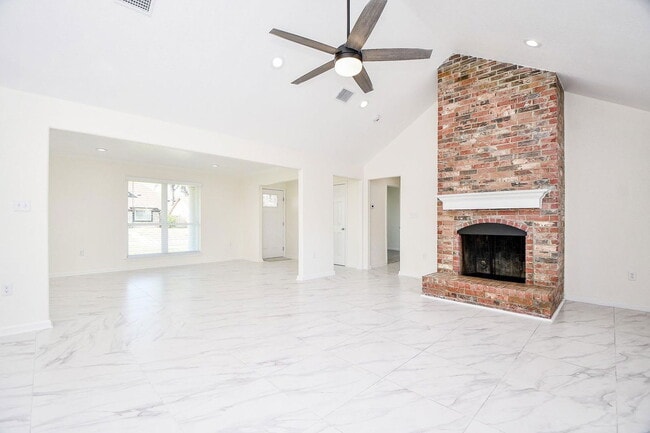 10402 Kirkhall Dr in Houston, TX - Building Photo - Building Photo