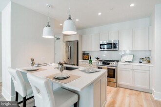 1805 Walnut St in Philadelphia, PA - Building Photo - Building Photo