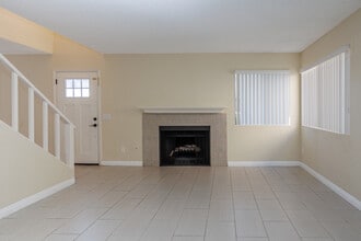 450-456 Coronado Ave in Long Beach, CA - Building Photo - Interior Photo