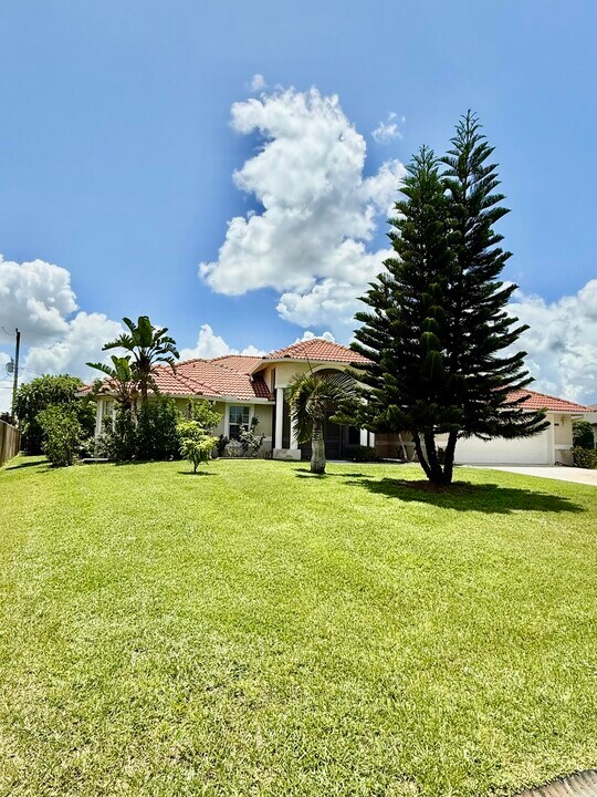 2810 SE Tate Ave in Port St. Lucie, FL - Building Photo