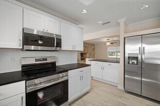 910 Spindle Palm Way in Apollo Beach, FL - Building Photo - Building Photo