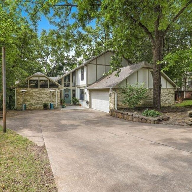 property at 627 Rockcliff Rd