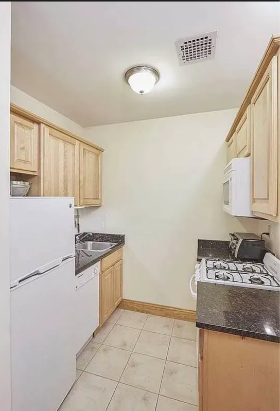294 W 94th St in New York, NY - Building Photo - Building Photo