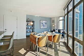 355 N Desplaines St in Chicago, IL - Building Photo - Building Photo