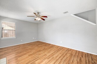 2102 Bluebonnet Dr in Round Rock, TX - Building Photo - Building Photo