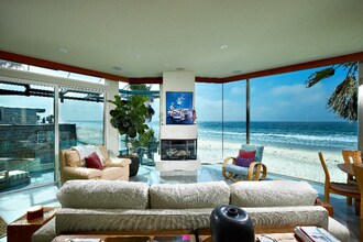 3377 Ocean Front Walk in San Diego, CA - Building Photo - Building Photo