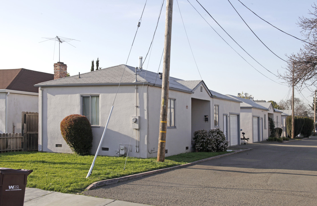 230-250 Smalley Ave in Hayward, CA - Foto de edificio