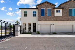 3030 N 38th St in Phoenix, AZ - Building Photo