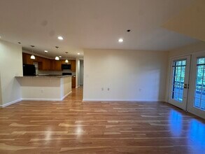 324 Washington St in Wellesley, MA - Building Photo - Building Photo
