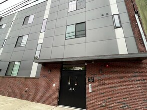 2220 Master St, Unit 12 in Philadelphia, PA - Building Photo - Building Photo