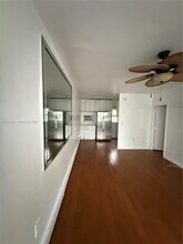 10281 E Bay Harbor Dr in Bay Harbor Islands, FL - Foto de edificio - Building Photo