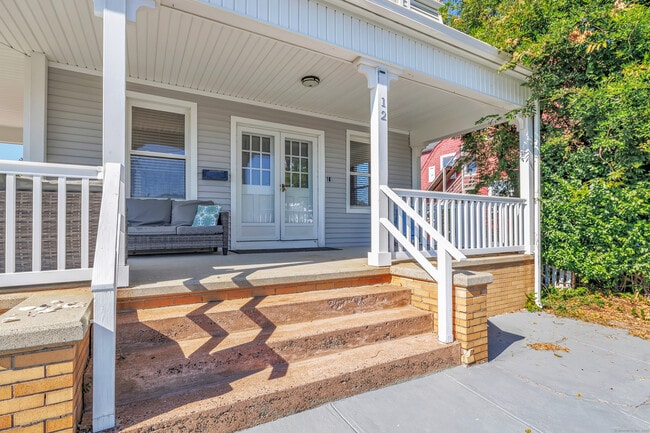 12 East Ave in West Haven, CT - Building Photo - Building Photo