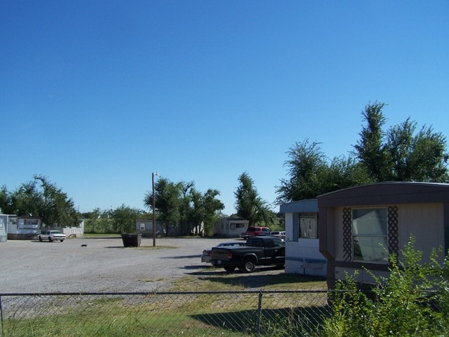 2301 SW Sheridan Rd in Lawton, OK - Building Photo - Building Photo