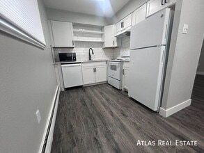 551 S Fairfax St in Glendale, CO - Foto de edificio - Building Photo