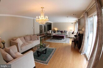 1542 Crowell Rd in Vienna, VA - Building Photo - Building Photo