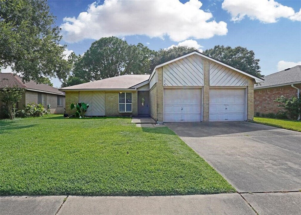 1302 Silver Morning Dr in Katy, TX - Building Photo