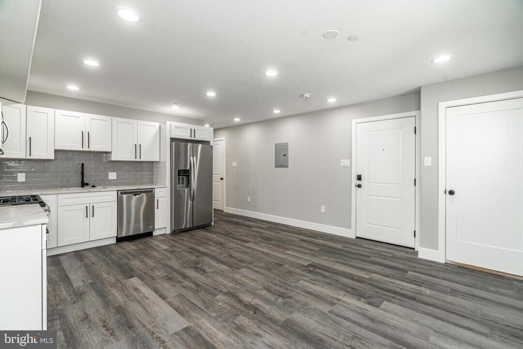 1223 Leopard St-Unit -4 in Philadelphia, PA - Building Photo