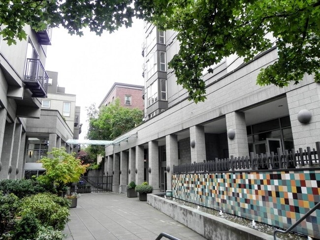 1420 E Pine St in Seattle, WA - Building Photo - Building Photo