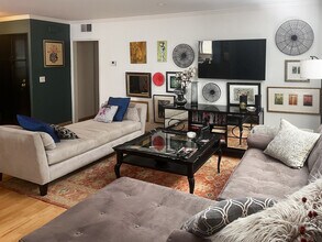 700 Westmount Dr, Unit #107 in West Hollywood, CA - Building Photo - Building Photo