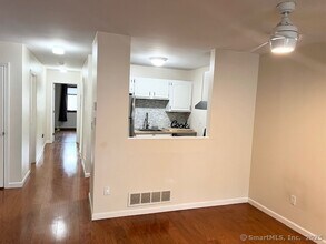 3370 Madison Ave in Bridgeport, CT - Foto de edificio - Building Photo