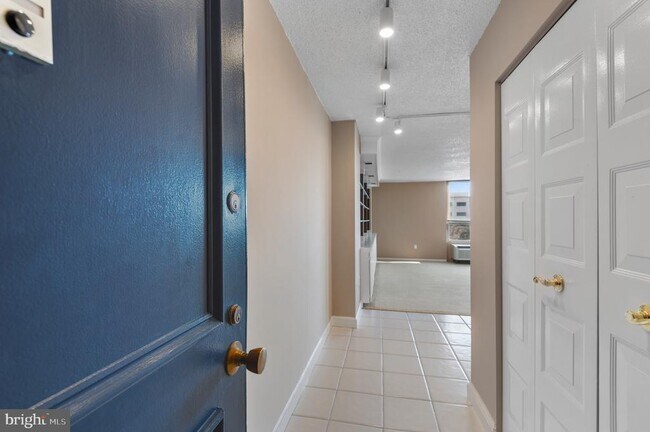 205 E Joppa Rd-Unit -305 in Baltimore, MD - Building Photo - Building Photo