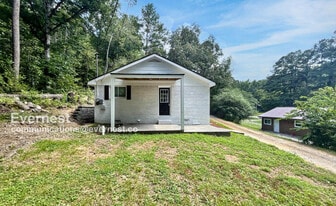 33 Roach Hollow Rd in Ringgold, GA - Building Photo