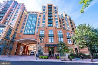 2720 S Arlington Mill Dr in Arlington, VA - Building Photo - Building Photo