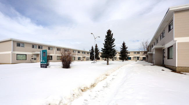 Lauderdale Manor in Edmonton, AB - Building Photo - Building Photo