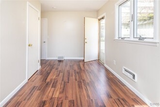 35 Lakeview Cir in Skaneateles, NY - Building Photo - Building Photo