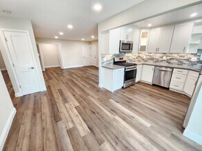 664 College Ave, Unit 666 in Palo Alto, CA - Building Photo - Building Photo